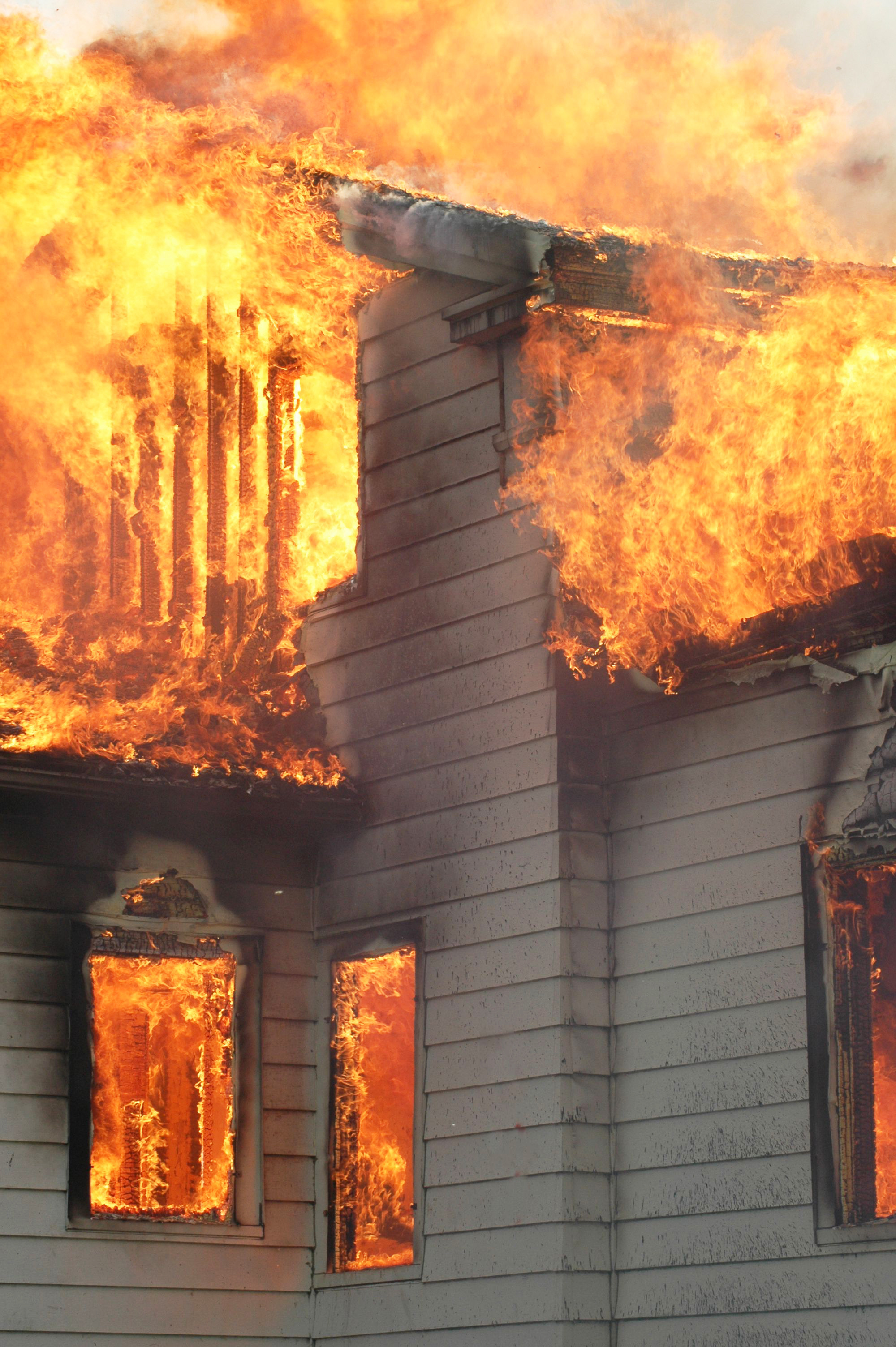 Fast Moving Residential Fires Can Be Deadly Is Vinyl Siding The Culprit