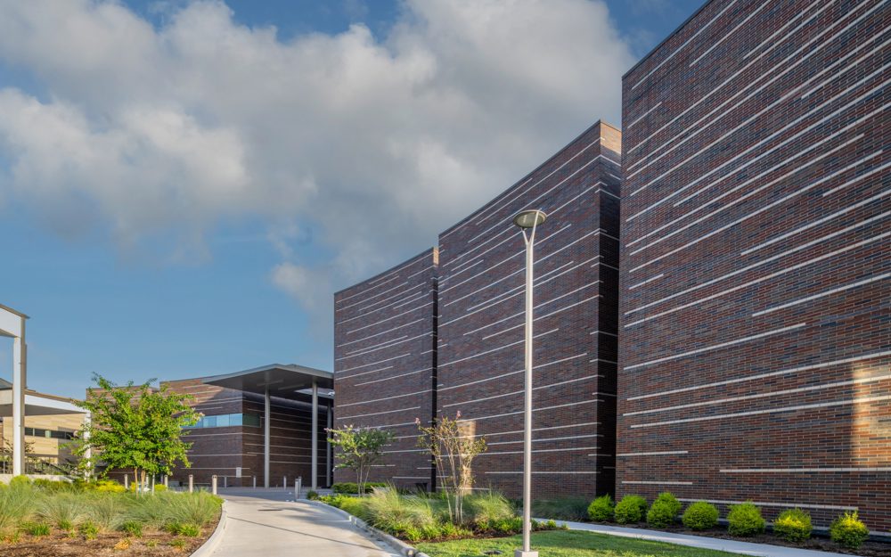 20220804_TUP888_SpecialBlend_Nor_PB_YankeeHill_DarkIronspotVel_Nor_PEP030_DoveGray_Nor_WheelerAvenueBaptistChurch_3826WheelerAvenue_Houston_Tx-445b